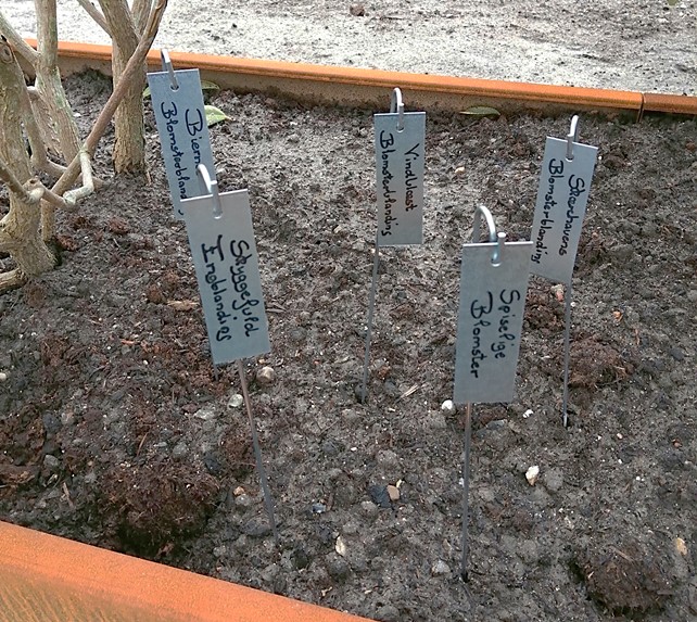 Sæt med 5 stk. skiltestang og planteskilt 10x3 cm samt 1 tusch