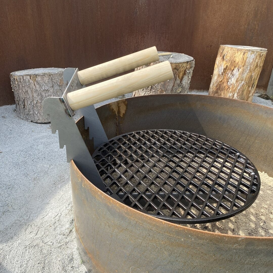 Bålrist i støbejern med træhåndtag | Ø53 cm