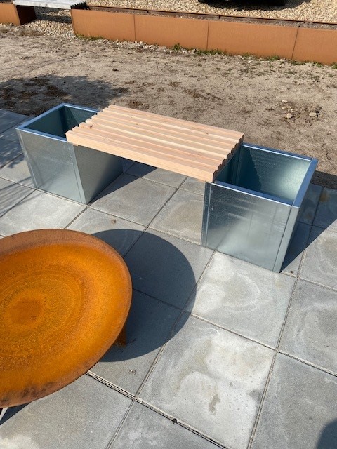 Plantekasser med bænk i galvaniseret | 40 x 40 x 40 cm