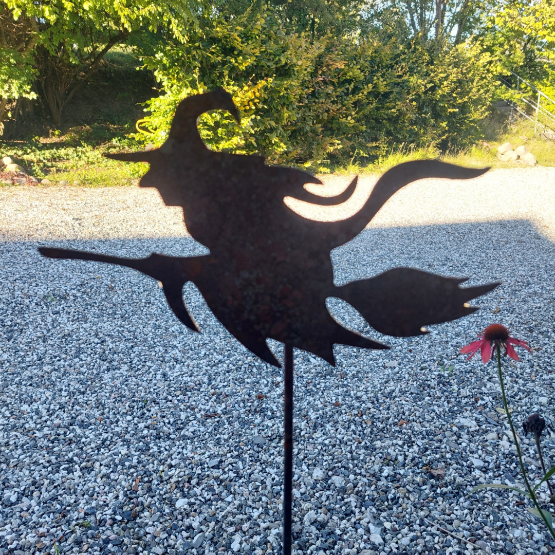 Figur i jern | Heks på kost Figur i jern | Heks på kost