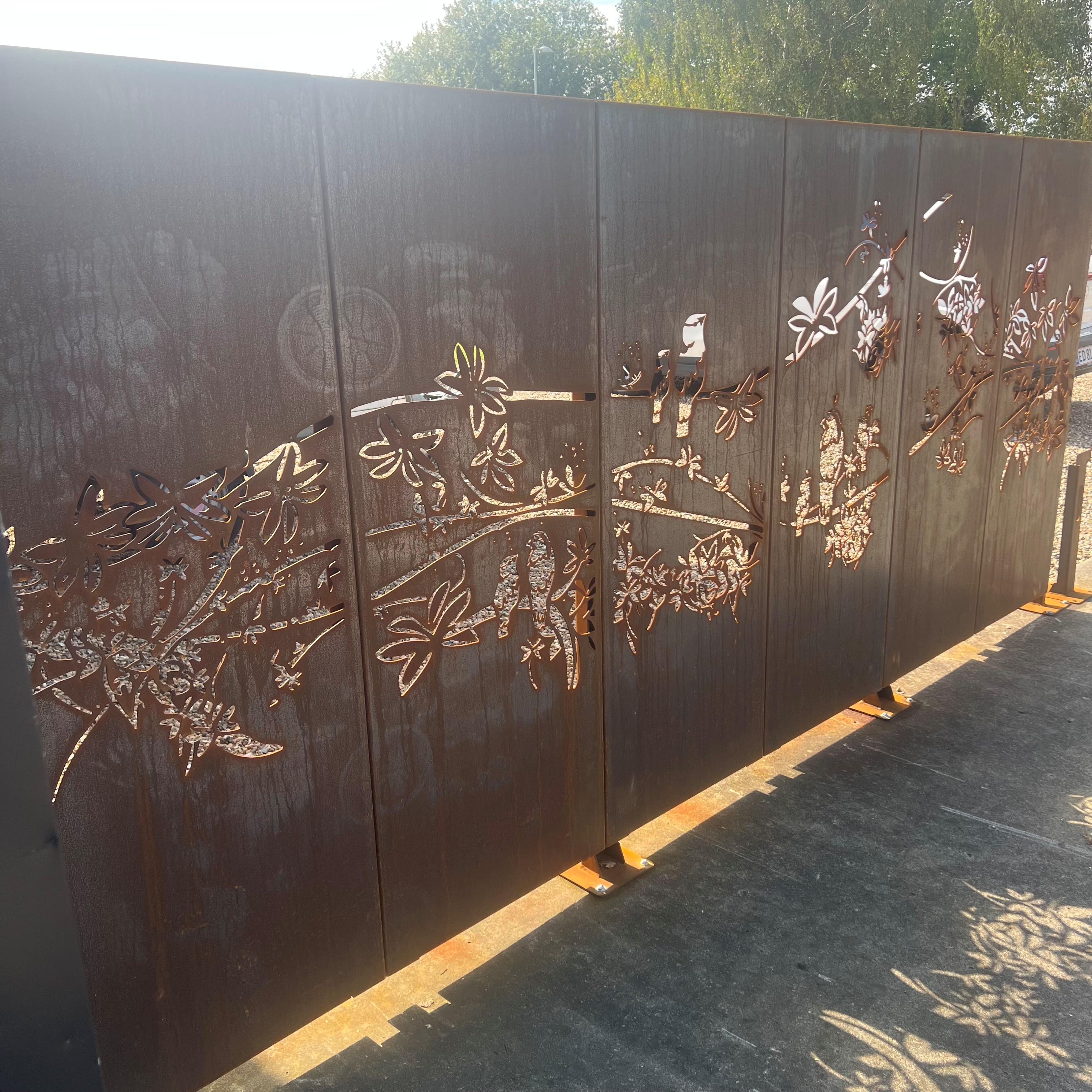 Hegn i cortenstål | Fugle på grene | 160 cm