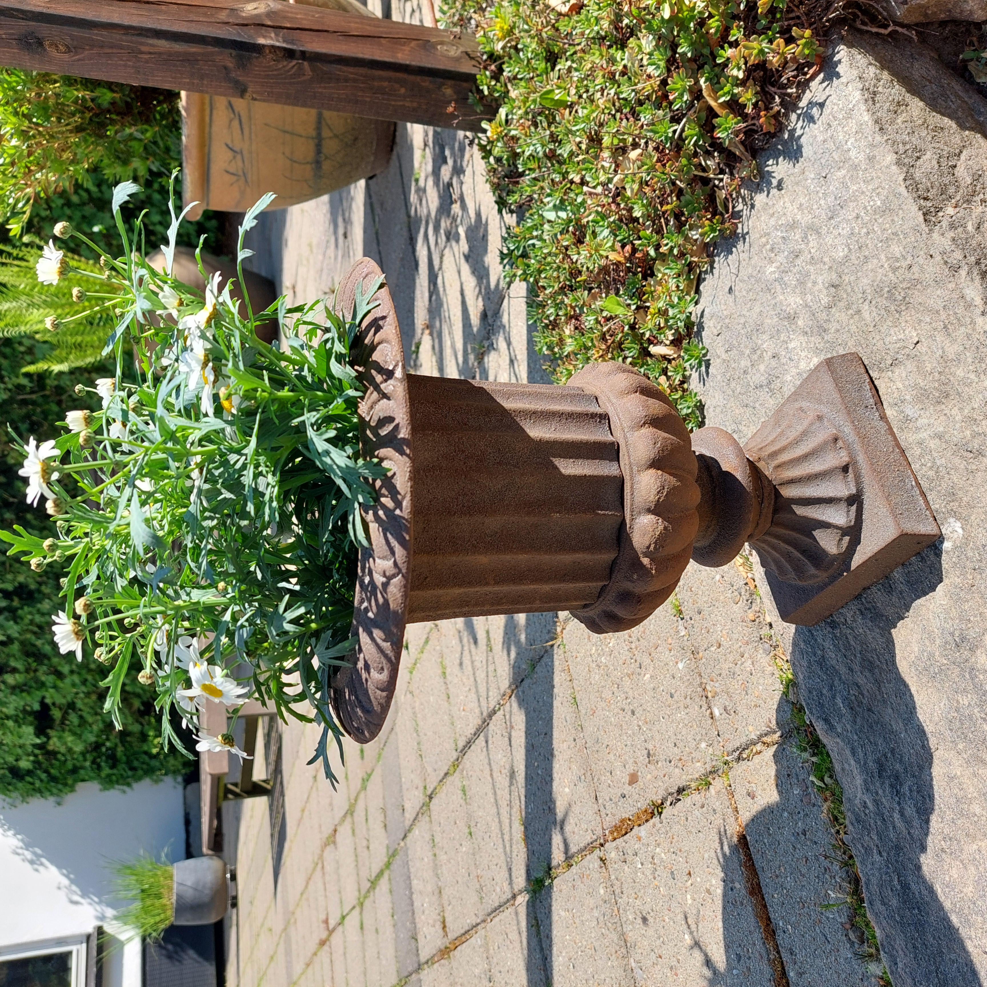 Billede af Pokal krukke i jern