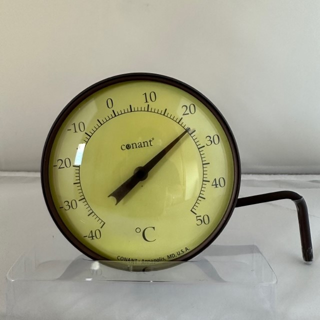 Rundt termometer i bronze billede