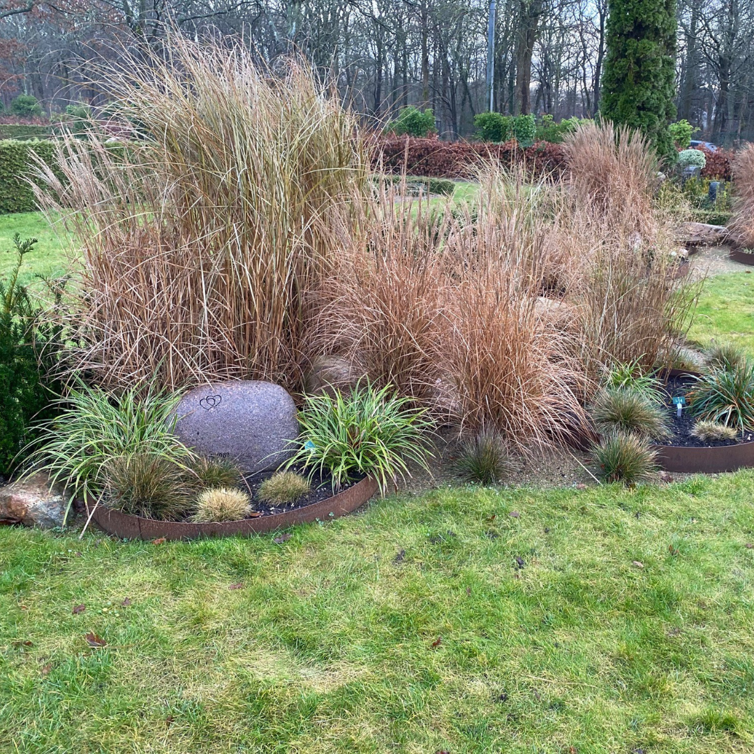 Sort rundt spejlbassin Ø150 med runde højbede | Flere størrelser